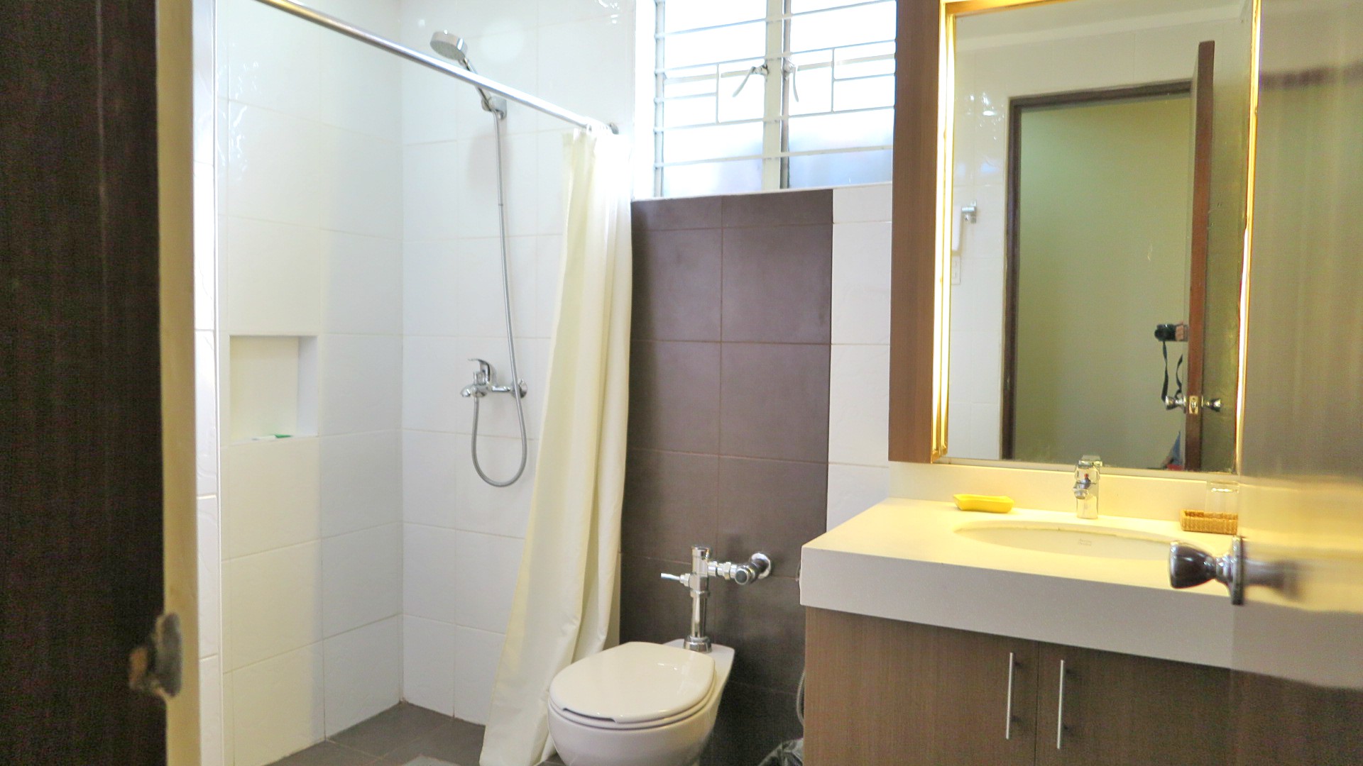single-room-bath