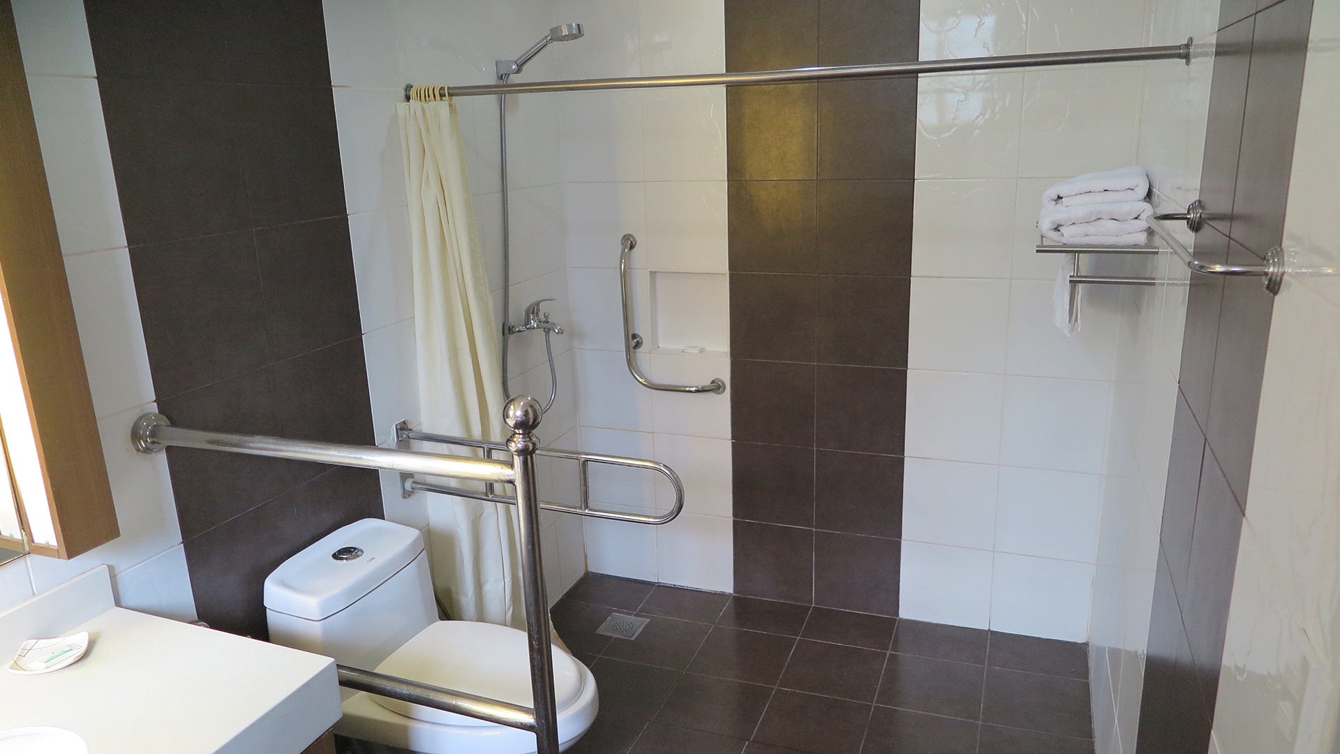 cph-barrier-free-bath
